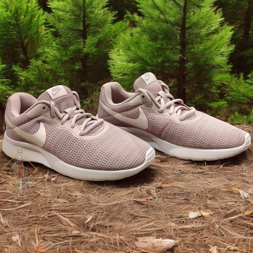 Nike Womens Tanjun Particle Rose 8.5